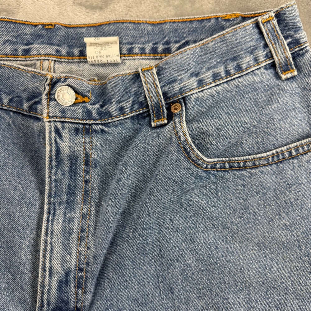 Vintage Levis 560 Loose Fit Denim Shorts Mens 36 Blue Made in USA 90s Jeans Y2K - Picture 13 of 15